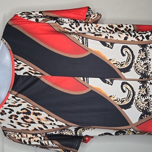 Elegant Red and Black Geometric Maxi Dress - Picture 4 of 4